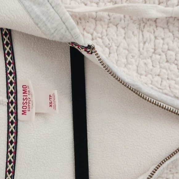🏷5/25 MOSSIMO Soft XS Zippered Jacket on rack - Picture 2 of 6